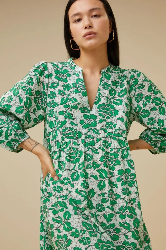ByBar Jurken Vrouwelijk Ravi Batik Flower Dress Batik Flower Print ByBar Jurken Vrouwelijk Ravi Batik Flower Dress Batik Flower Print