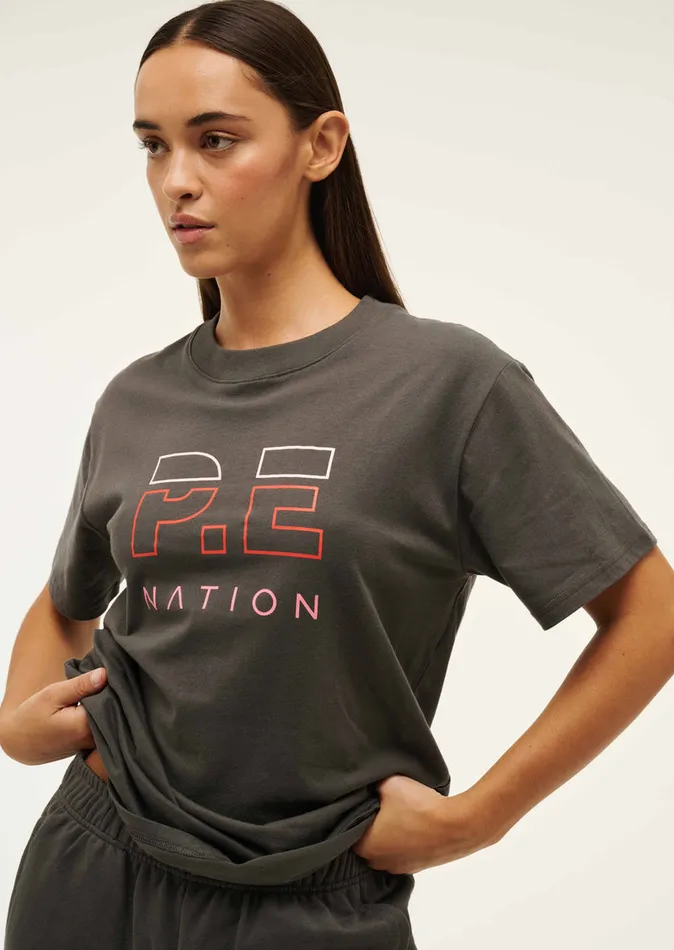 PE Nation Tees Women HEADS UP TEE IN GUNMETAL