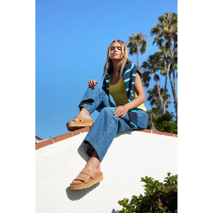 Reef Cushion Vista Hi Tan Wicker Women Slides