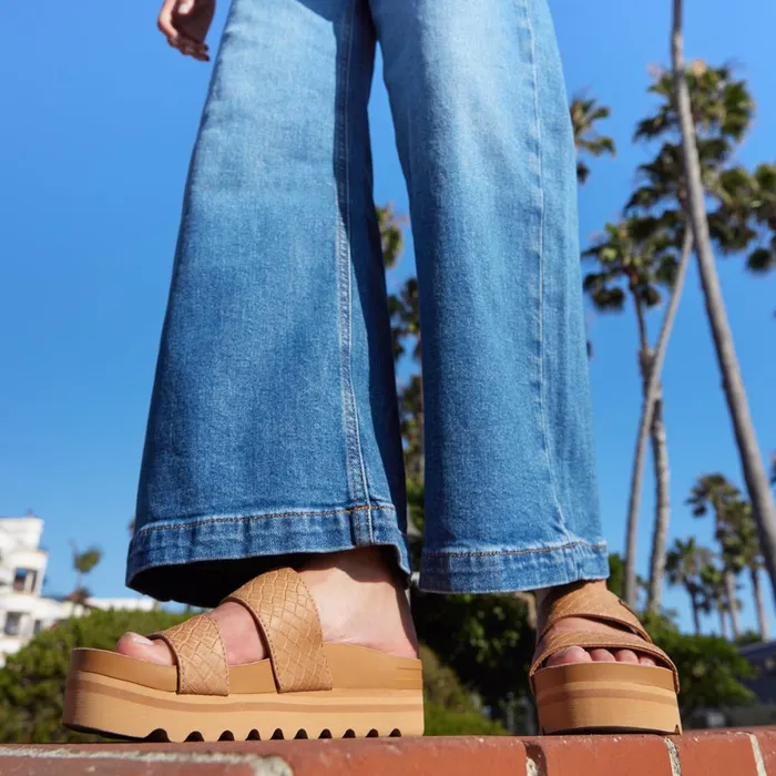 Reef Cushion Vista Hi Tan Wicker Women Slides