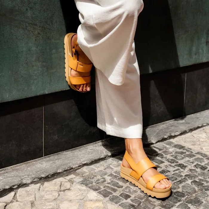 Reef Vista Hi Buckle Natural Women Sandals Reef Vista Hi Buckle Natural Women Sandals