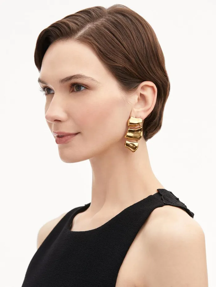 Sculpted Metal Drop ClipOn Earrings Gold Women Oscar De La Renta Earrings