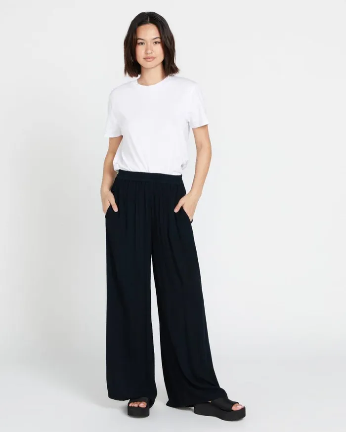 Stoneshine Junki Pants 8211 Black Womens Volcom Swim