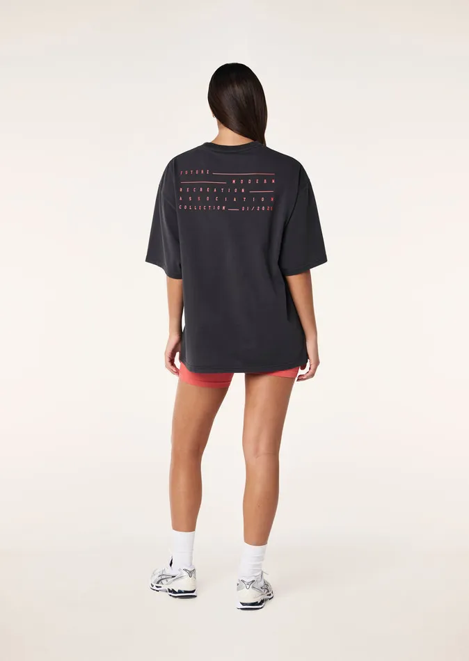 Tees PE Nation Women PLAYFIELD TEE IN WASHED BLACK
