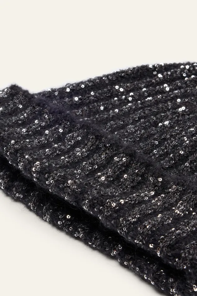 Thick Knit Cap Nesto Black Women Baandsh Scarves and Beanies