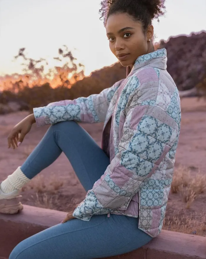 TravisMathew BOLD AND BLOOM JACKET Mauve Shadows Multi Women Jackets