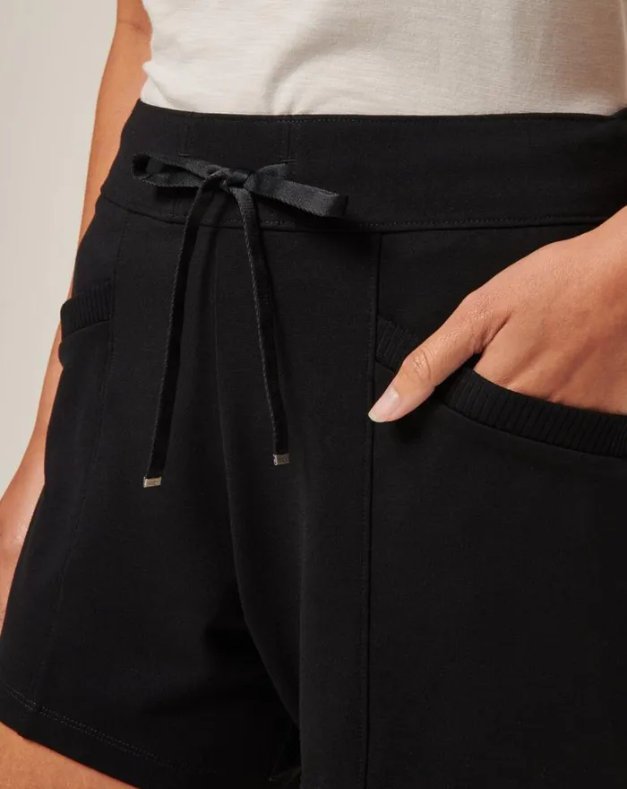 TravisMathew FRIDAY PONTE POCKET SHORT Black Women Shorts TravisMathew FRIDAY PONTE POCKET SHORT Black Women Shorts