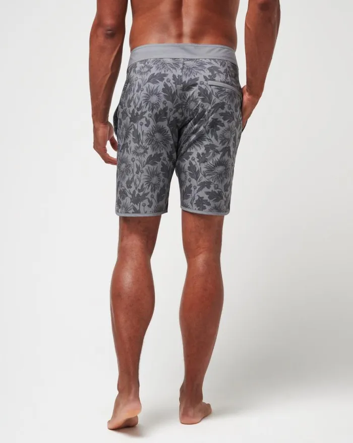 TravisMathew GREEN BOTTLES BOARDSHORT Heather Grey Men Shorts TravisMathew GREEN BOTTLES BOARDSHORT Heather Grey Men Shorts