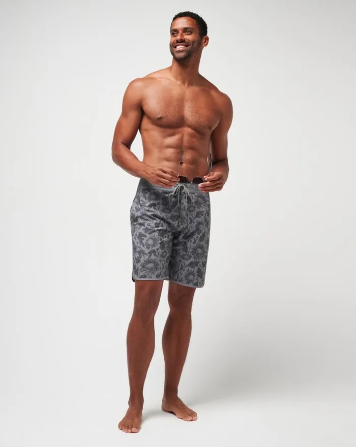 TravisMathew GREEN BOTTLES BOARDSHORT Heather Grey Men Shorts TravisMathew GREEN BOTTLES BOARDSHORT Heather Grey Men Shorts