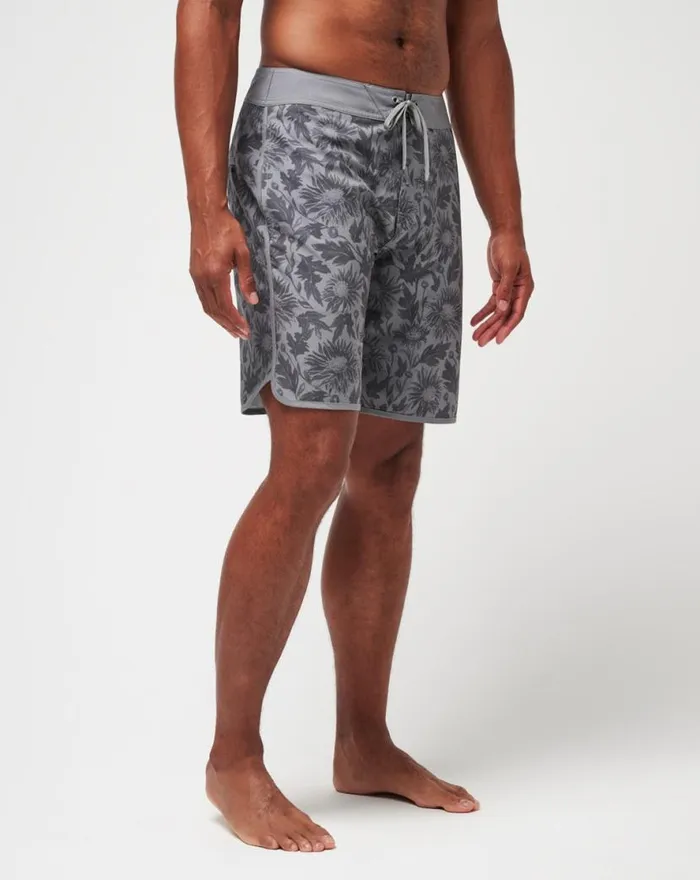 TravisMathew GREEN BOTTLES BOARDSHORT Heather Grey Men Shorts TravisMathew GREEN BOTTLES BOARDSHORT Heather Grey Men Shorts