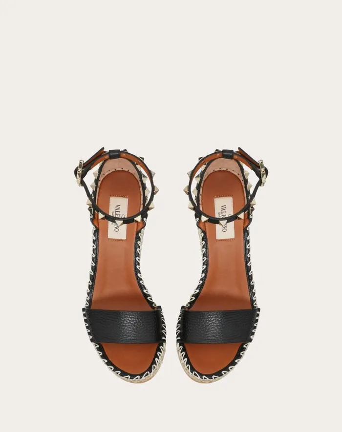 Valentino Espadrilles And Wedges Woman Double Rockstud Grainy Calfskin Wedge Sandal 105 Mm For Woman In Poudre Poudre Valentino Espadrilles And Wedges Woman Double Rockstud Grainy Calfskin Wedge Sandal 105 Mm For Woman In Poudre Poudre