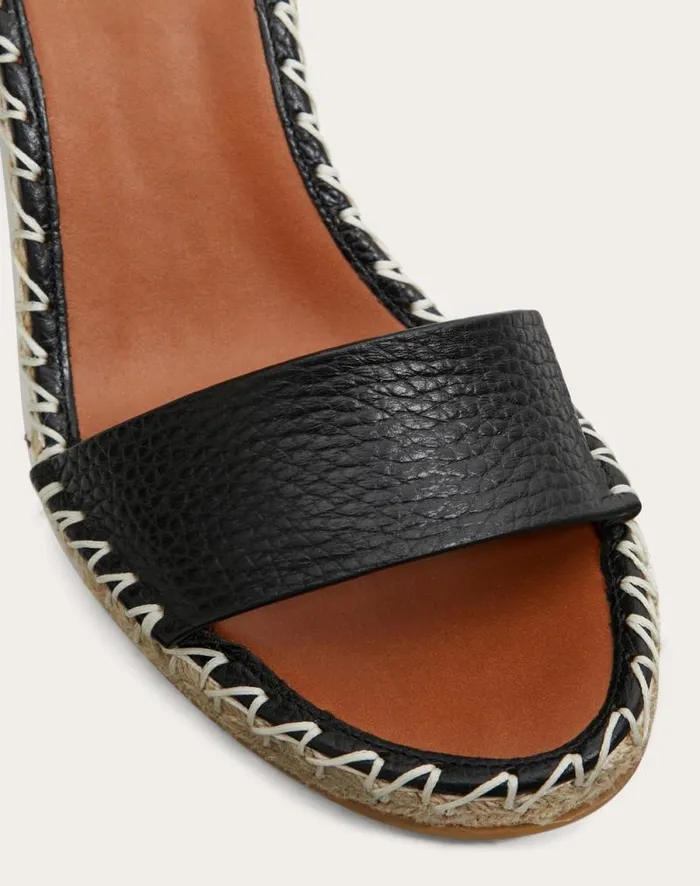 Valentino Espadrilles And Wedges Woman Double Rockstud Grainy Calfskin Wedge Sandal 105 Mm For Woman In Poudre Poudre Valentino Espadrilles And Wedges Woman Double Rockstud Grainy Calfskin Wedge Sandal 105 Mm For Woman In Poudre Poudre