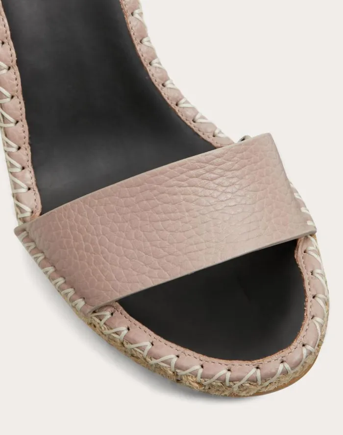 Valentino Espadrilles And Wedges Woman Double Rockstud Grainy Calfskin Wedge Sandal 105 Mm For Woman In Poudre Poudre Valentino Espadrilles And Wedges Woman Double Rockstud Grainy Calfskin Wedge Sandal 105 Mm For Woman In Poudre Poudre
