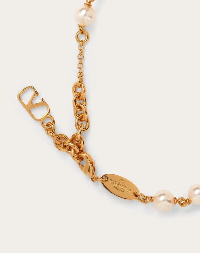 Valentino Jewelry Woman Vlogo Signature Bracelet With Pearls For Woman In Gold Gold Valentino Jewelry Woman Vlogo Signature Bracelet With Pearls For Woman In Gold Gold