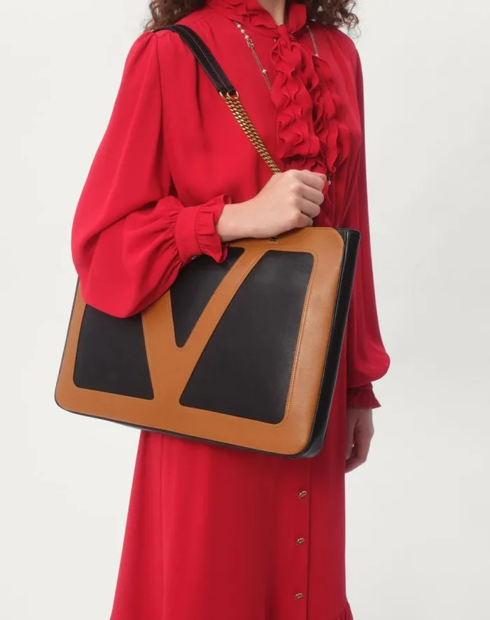 Valentino Shoulder Bags WomanMan Valentino Garavani Viva Superstar Nappa Leather Shopper For Woman In Ivoryblack Ivoryblack