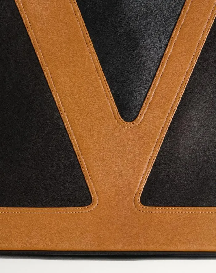 Valentino Shoulder Bags WomanMan Valentino Garavani Viva Superstar Nappa Leather Shopper For Woman In Ivoryblack Ivoryblack