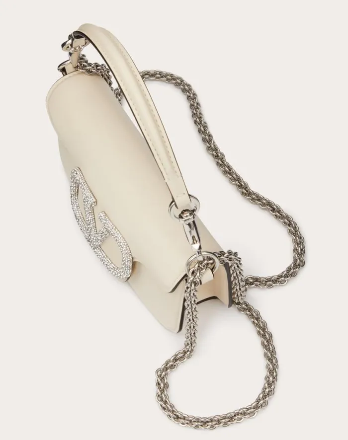 Valentino Shoulder Bags Woman Valentino Garavani Loc Small Shoulder Bag With Jewel Logo For Woman In Rose Cannelle Rose Cannelle Valentino Shoulder Bags Woman Valentino Garavani Loc Small Shoulder Bag With Jewel Logo For Woman In Rose Cannelle Rose Cannelle