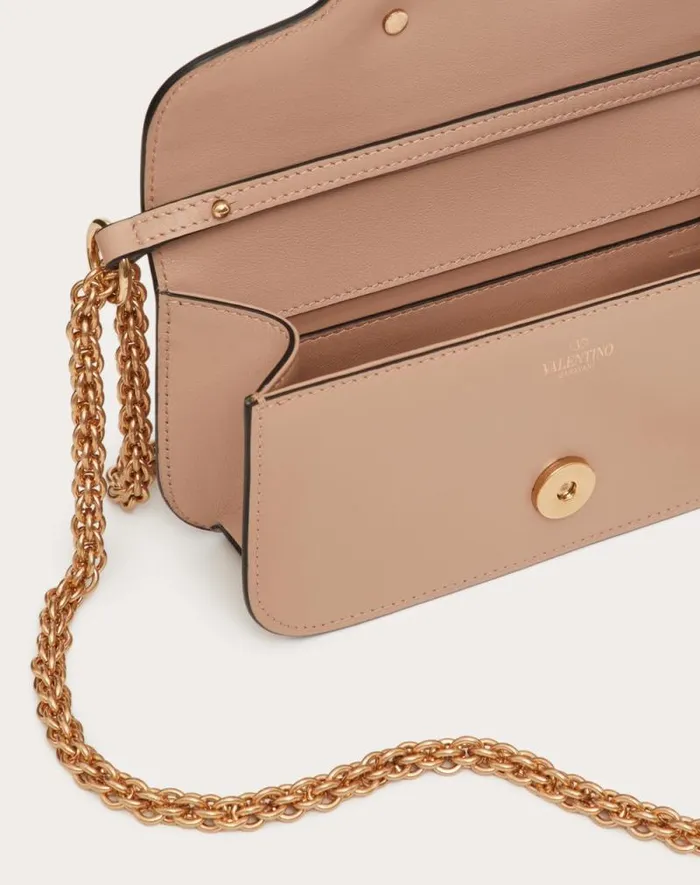 Valentino Shoulder Bags Woman Valentino Garavani Loc Small Shoulder Bag With Jewel Logo For Woman In Rose Cannelle Rose Cannelle Valentino Shoulder Bags Woman Valentino Garavani Loc Small Shoulder Bag With Jewel Logo For Woman In Rose Cannelle Rose Cannelle