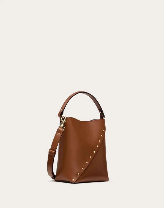 Valentino Shoulder Bags Woman Valentino Garavani Valentino Garavani Rockstud Wispy Calfskin Bucket Bag For Woman In Ivory Ivory