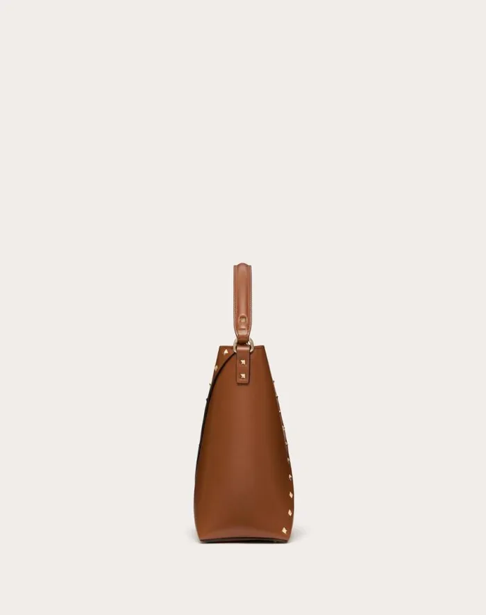 Valentino Shoulder Bags Woman Valentino Garavani Valentino Garavani Rockstud Wispy Calfskin Bucket Bag For Woman In Ivory Ivory