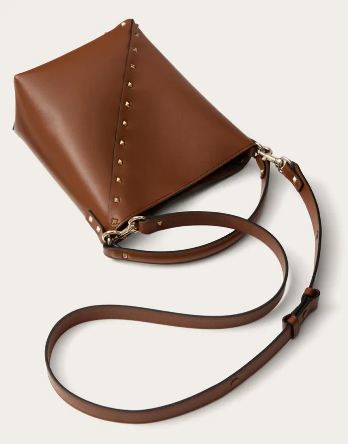 Valentino Shoulder Bags Woman Valentino Garavani Valentino Garavani Rockstud Wispy Calfskin Bucket Bag For Woman In Ivory Ivory