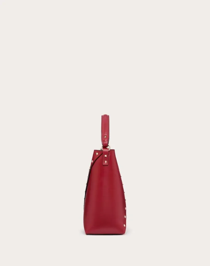 Valentino Shoulder Bags Woman Valentino Garavani Valentino Garavani Rockstud Wispy Calfskin Bucket Bag For Woman In Ivory Ivory