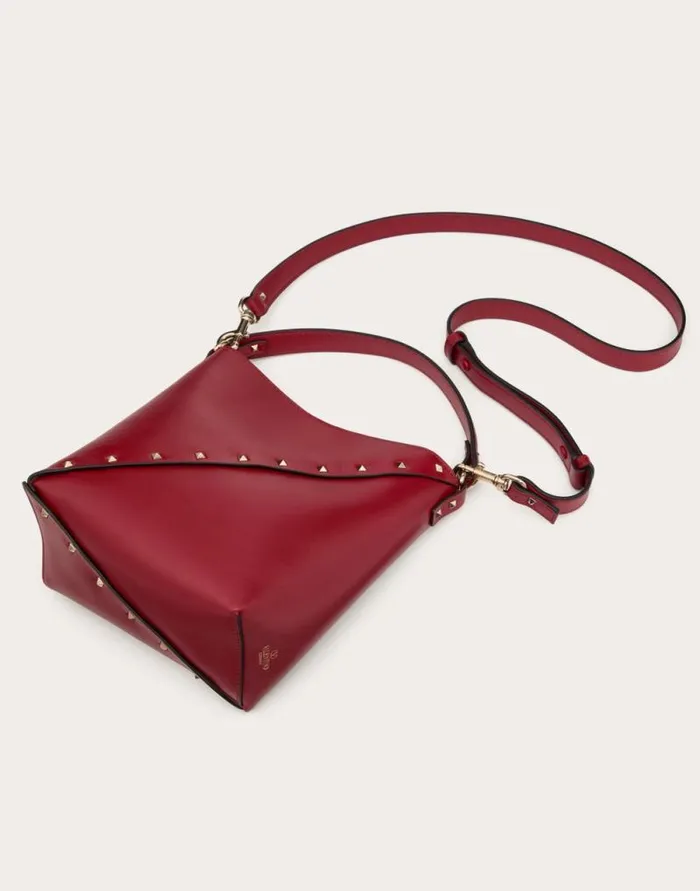 Valentino Shoulder Bags Woman Valentino Garavani Valentino Garavani Rockstud Wispy Calfskin Bucket Bag For Woman In Ivory Ivory