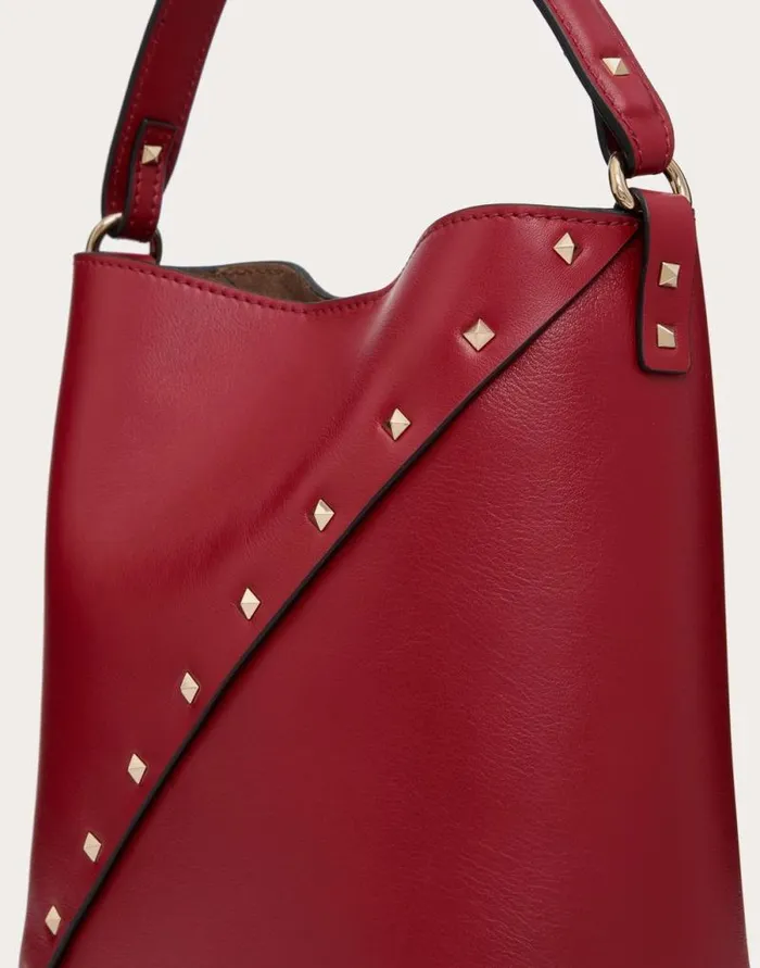 Valentino Shoulder Bags Woman Valentino Garavani Valentino Garavani Rockstud Wispy Calfskin Bucket Bag For Woman In Ivory Ivory
