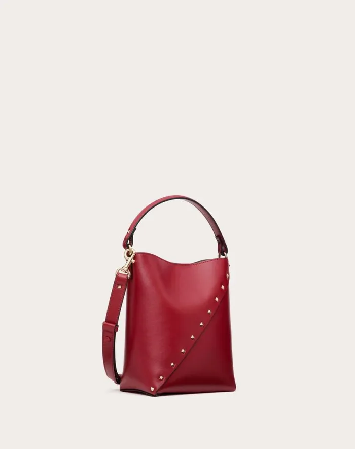 Valentino Shoulder Bags Woman Valentino Garavani Valentino Garavani Rockstud Wispy Calfskin Bucket Bag For Woman In Tobacco Tobacco Valentino Shoulder Bags Woman Valentino Garavani Valentino Garavani Rockstud Wispy Calfskin Bucket Bag For Woman In Tobacco Tobacco