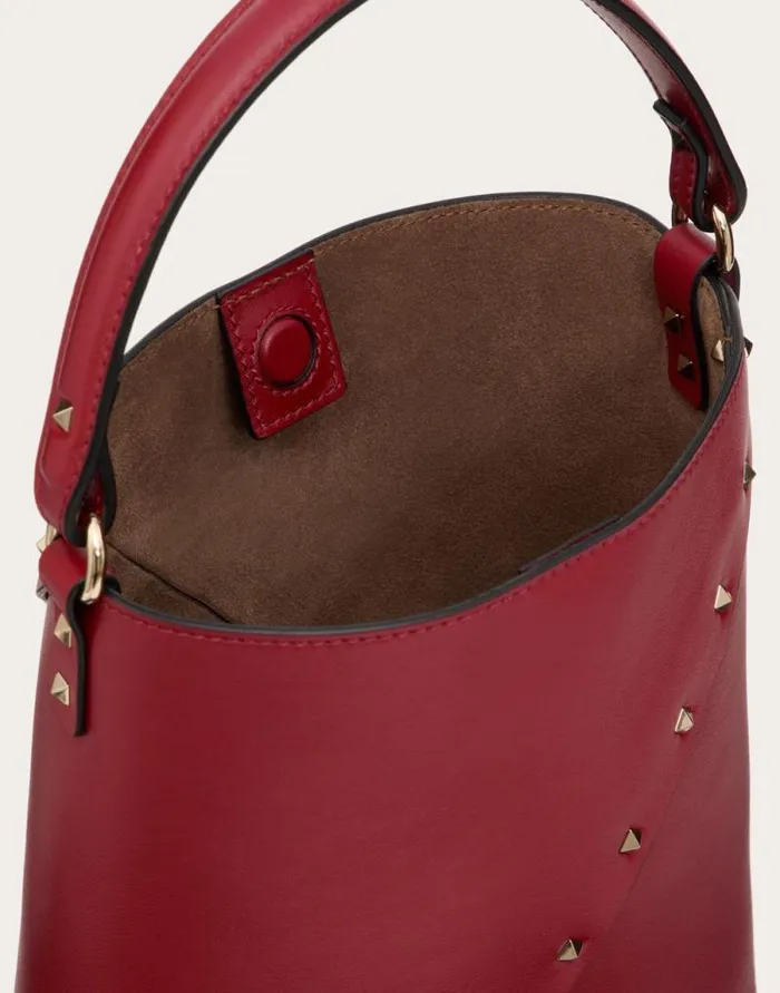 Valentino Shoulder Bags Woman Valentino Garavani Valentino Garavani Rockstud Wispy Calfskin Bucket Bag For Woman In Tobacco Tobacco Valentino Shoulder Bags Woman Valentino Garavani Valentino Garavani Rockstud Wispy Calfskin Bucket Bag For Woman In Tobacco Tobacco