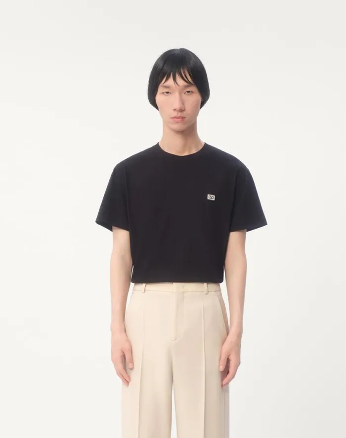 Valentino Tshirts And Sweatshirts Man Cotton Tshirt With Vlogo Patch For Man In Ivory Ivory Valentino Tshirts And Sweatshirts Man Cotton Tshirt With Vlogo Patch For Man In Ivory Ivory