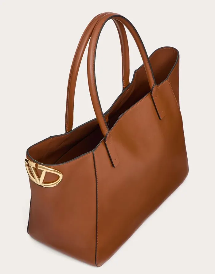 Valentino Totes Woman Vlogo Side Shopping Bag In Nappa Calfskin For Woman In Tobacco Tobacco Valentino Totes Woman Vlogo Side Shopping Bag In Nappa Calfskin For Woman In Tobacco Tobacco