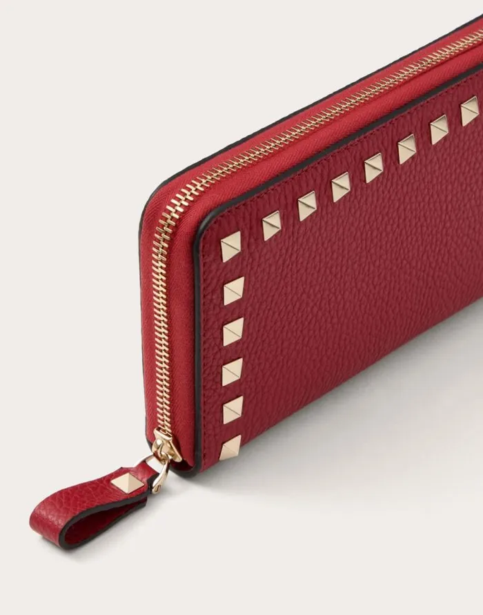 Valentino Wallets And Small Leather Goods Woman Rockstud Grainy Calfskin Zippered Wallet For Woman In Black Black Valentino Wallets And Small Leather Goods Woman Rockstud Grainy Calfskin Zippered Wallet For Woman In Black Black