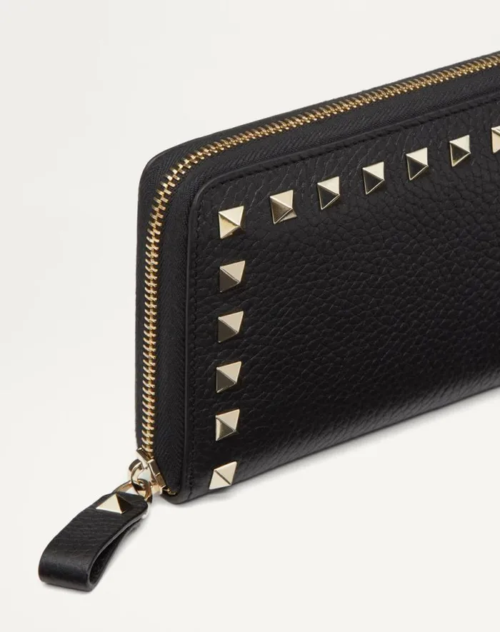 Valentino Wallets And Small Leather Goods Woman Rockstud Grainy Calfskin Zippered Wallet For Woman In Black Black Valentino Wallets And Small Leather Goods Woman Rockstud Grainy Calfskin Zippered Wallet For Woman In Black Black