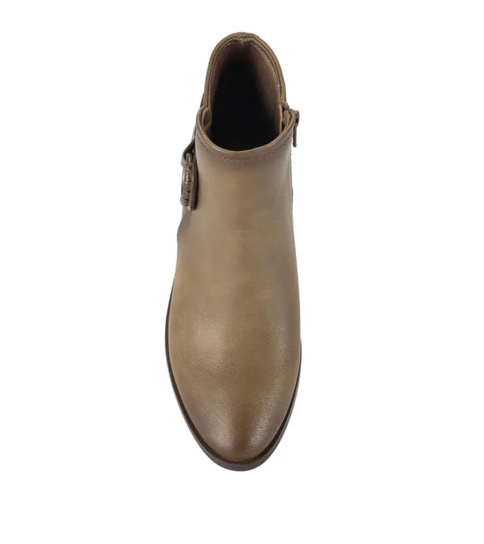 Women Baretraps Booties Maddy Bootie Truffle