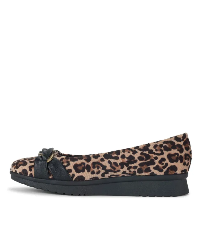 Women Baretraps Flats and Loafers Aurora Flat Brown Multi