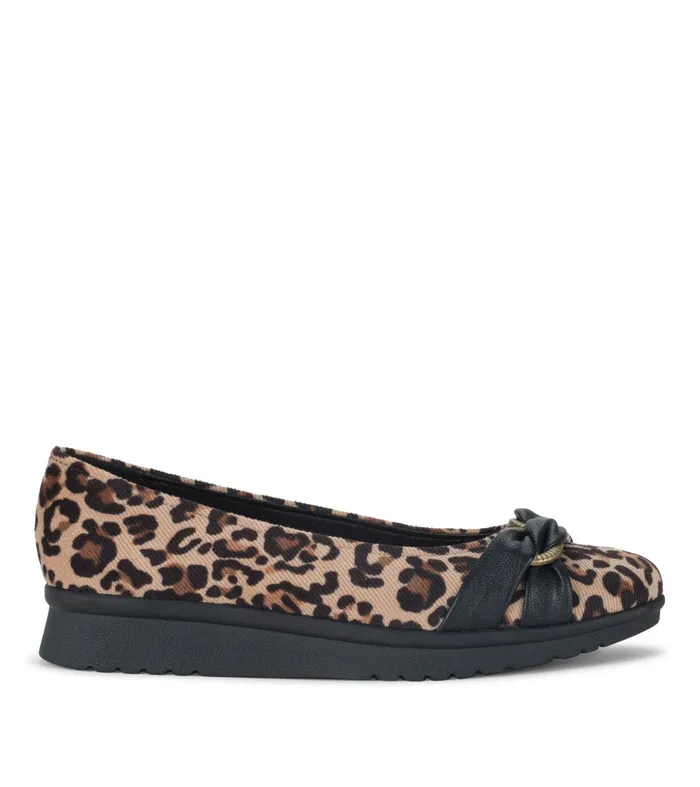 Women Baretraps Flats and Loafers Aurora Flat Brown Multi