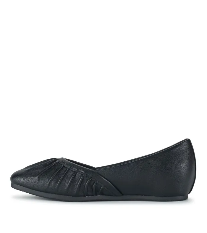 Women Baretraps Flats and Loafers Charlie Flat Black