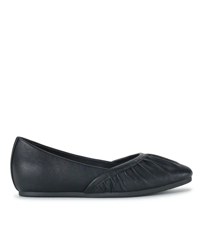 Women Baretraps Flats and Loafers Charlie Flat Black