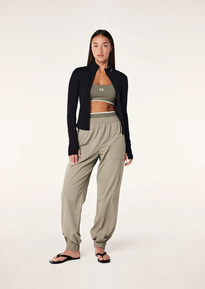 Women Baseline PE Nation BREAKTHROUGH JACKET IN BLACK